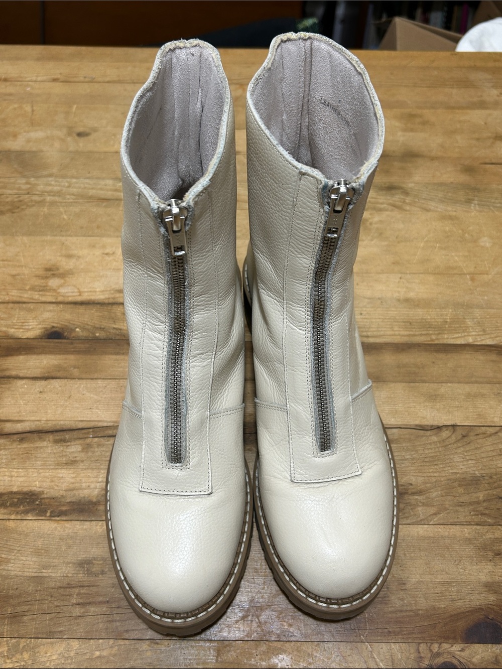 Bertuchi Ivory Zip Front Boots 9 1/2 / 41